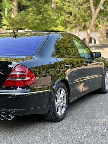 Mercedes E 240 2004, 249,000 km - 2.6 l - Mingəçevir