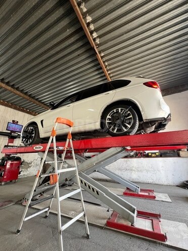 BMW X5-7