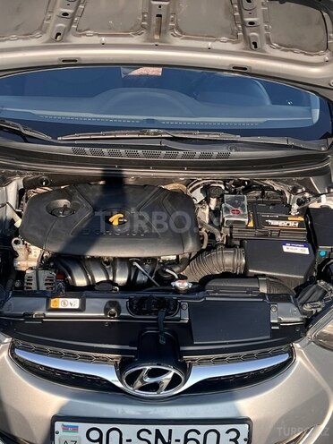 Hyundai Elantra-6