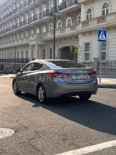 Hyundai Elantra-3