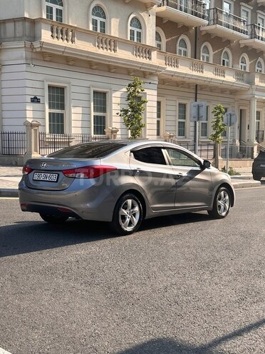 Hyundai Elantra-4