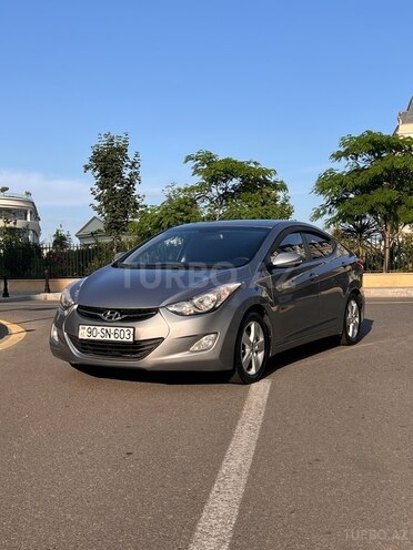 Hyundai Elantra-2