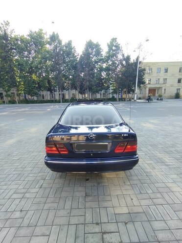 Mercedes E 220 d 2000, 450,000 km - 2.2 l - Yevlax