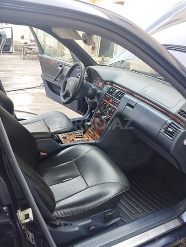 Mercedes E 220 d 2000, 450,000 km - 2.2 l - Yevlax