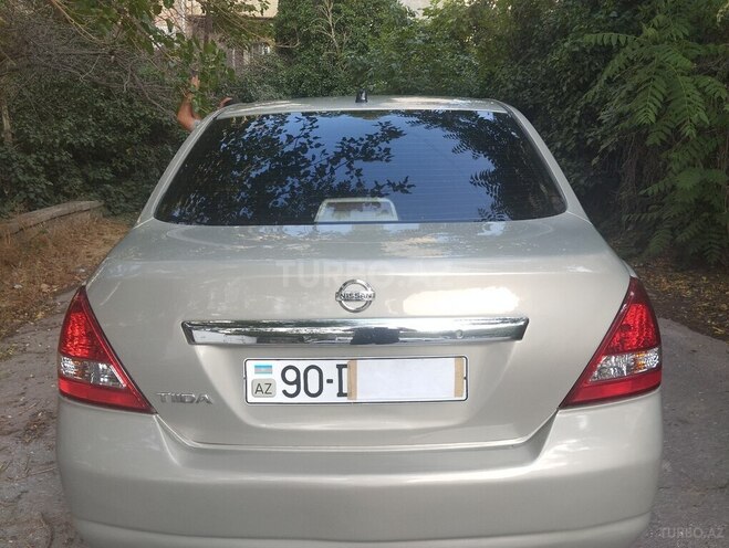 Nissan Tiida-2