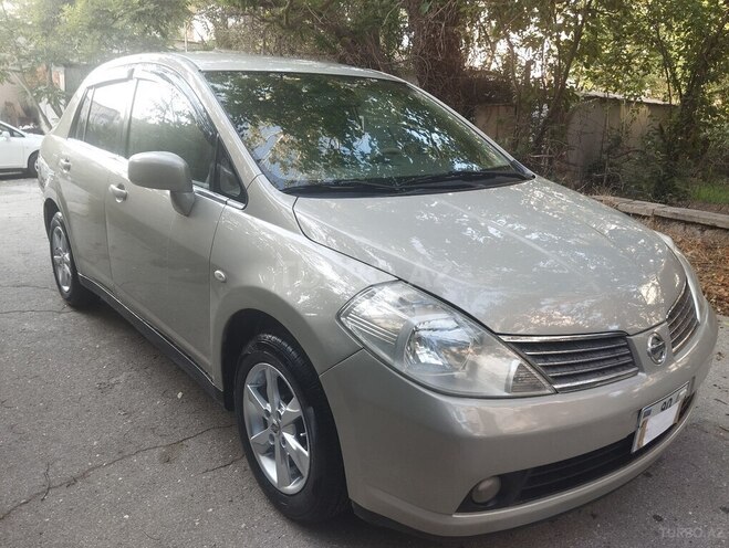 Nissan Tiida-4