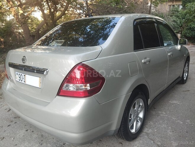 Nissan Tiida-6