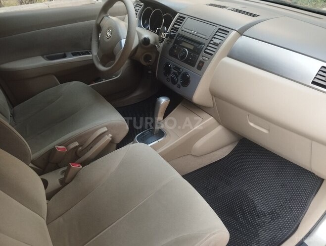 Nissan Tiida-10
