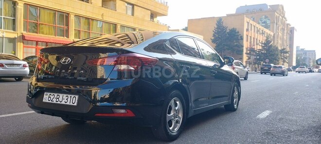Hyundai Elantra 2018, 130,000 km - 2.0 l - Bakı