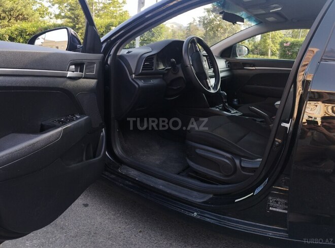 Hyundai Elantra 2018, 130,000 km - 2.0 l - Bakı
