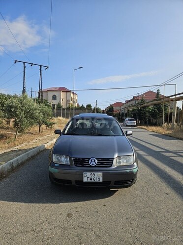Volkswagen Jetta-1