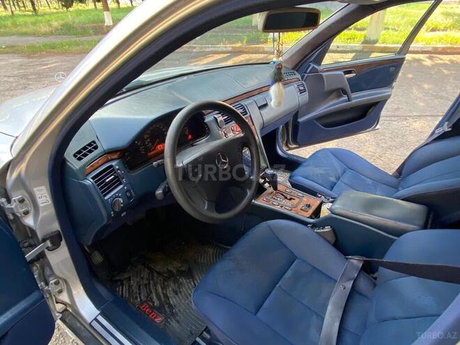 Mercedes E 240 1998, 395,890 km - 2.4 л - Qazax