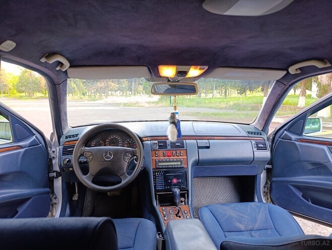 Mercedes E 240 1998, 395,890 km - 2.4 л - Qazax