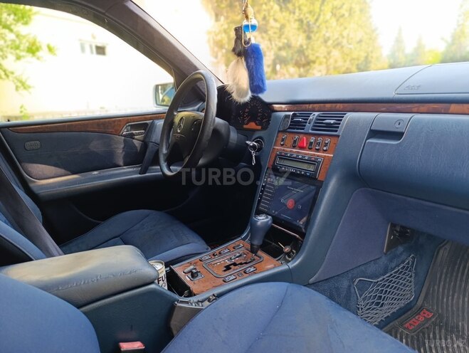 Mercedes E 240 1998, 395,890 km - 2.4 л - Qazax
