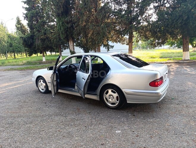 Mercedes E 240 1998, 395,890 km - 2.4 л - Qazax