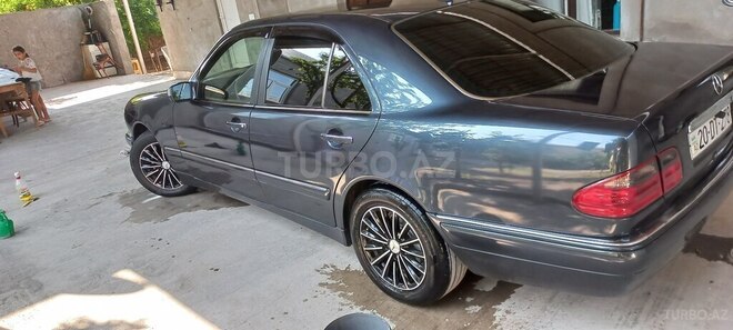 Mercedes E 200 1998, 273,000 km - 2.0 l - Gəncə