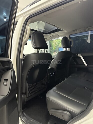Toyota Land Cruiser Prado-29