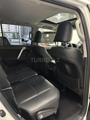 Toyota Land Cruiser Prado-24