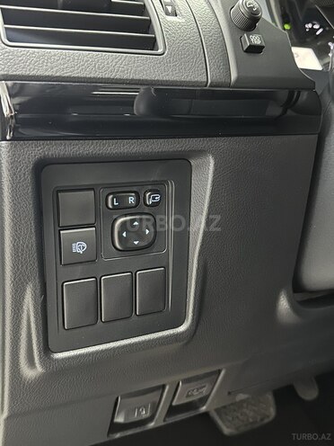 Toyota Land Cruiser Prado-28