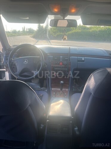 Mercedes E 220 d 2000, 570,000 km - 2.2 l - Göyçay