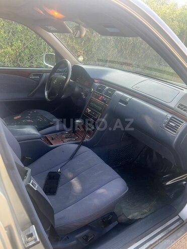 Mercedes E 220 d 2000, 570,000 km - 2.2 l - Göyçay