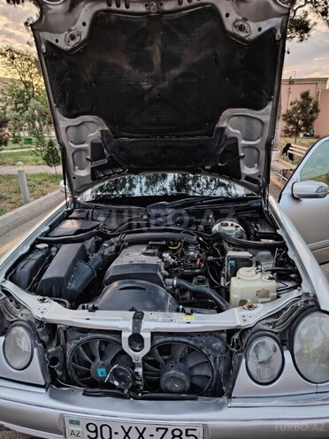 Mercedes E 230 1995, 386,000 km - 2.3 l - Bakı