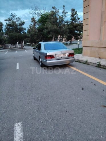 Mercedes E 230 1995, 386,000 km - 2.3 l - Bakı