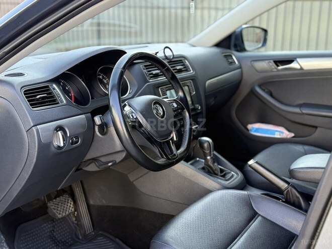Volkswagen Jetta-5