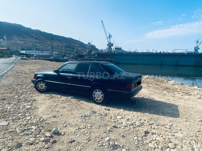 Mercedes E 220 1993, 288,000 km - 2.2 л - Bakı