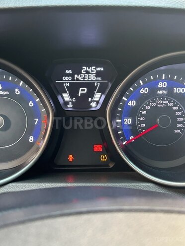 Hyundai Elantra-8
