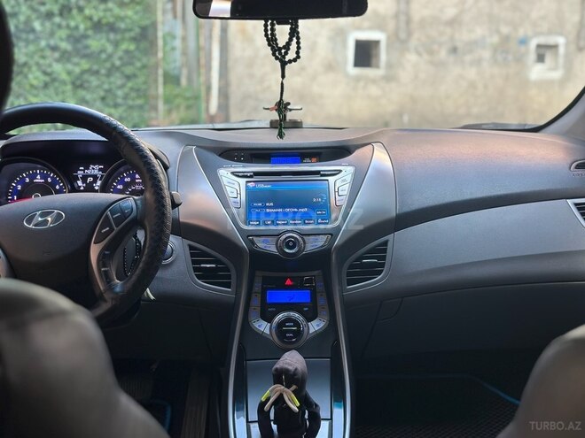 Hyundai Elantra-5