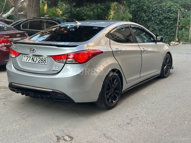 Hyundai Elantra-3