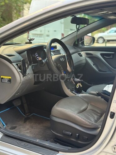 Hyundai Elantra-6