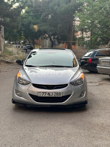 Hyundai Elantra-1
