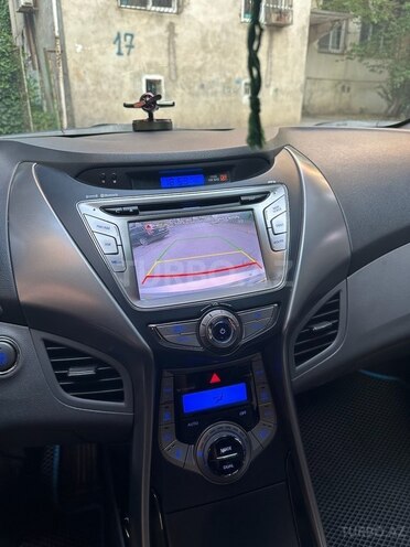 Hyundai Elantra-9