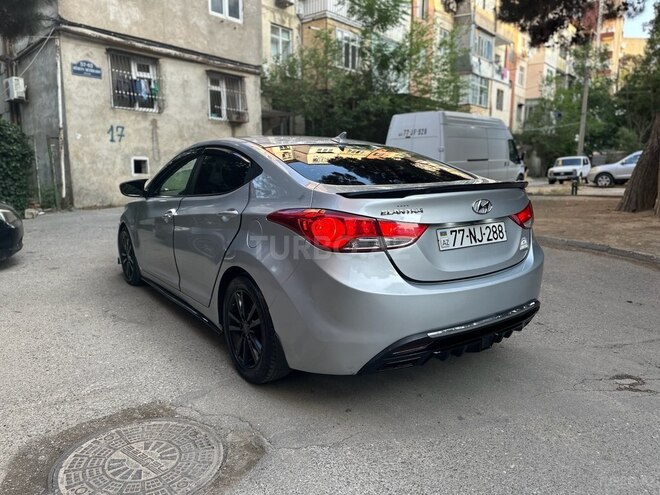 Hyundai Elantra-4