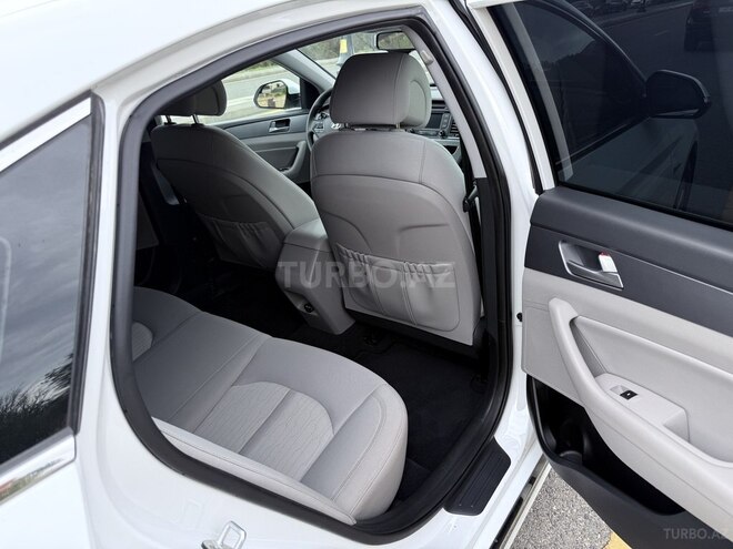 Hyundai Sonata-15