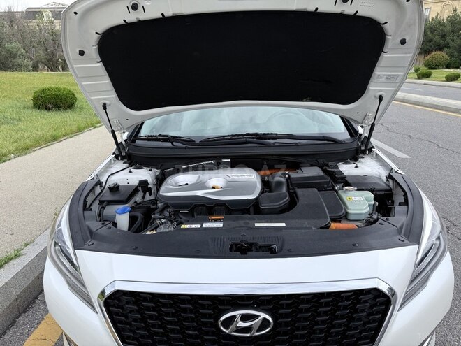 Hyundai Sonata-16
