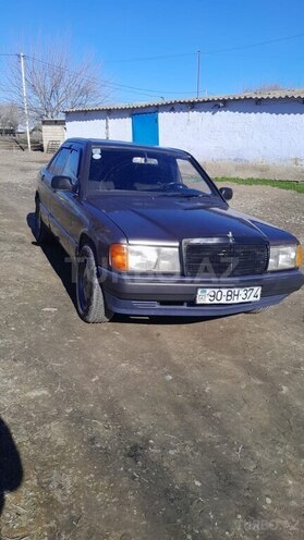Mercedes 190 1991, 270,000 km - 2.0 l - Salyan