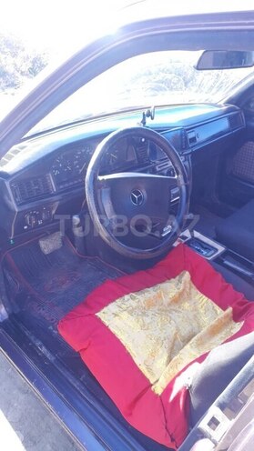 Mercedes 190 1991, 270,000 km - 2.0 l - Salyan
