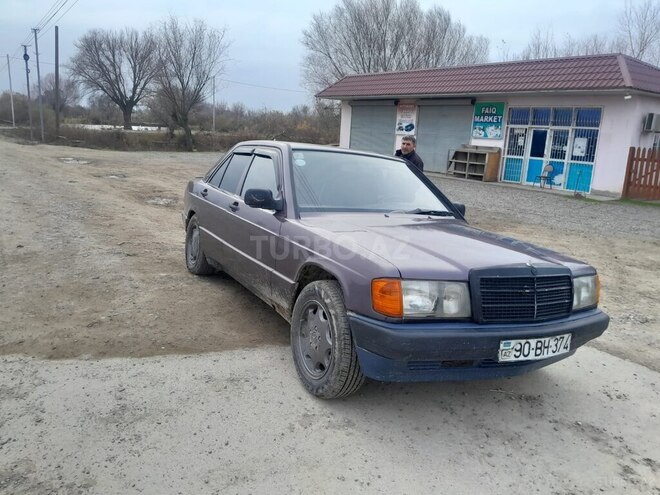 Mercedes 190 1991, 270,000 km - 2.0 l - Salyan