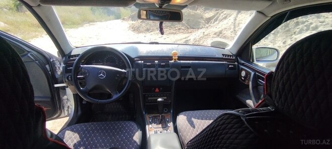 Mercedes E 240 2000, 183,500 km - 2.4 l - Qusar