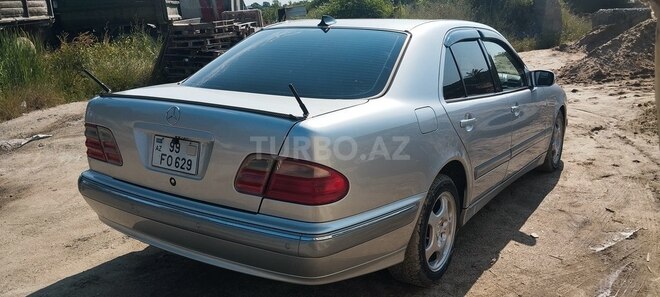 Mercedes E 240 2000, 183,500 km - 2.4 l - Qusar