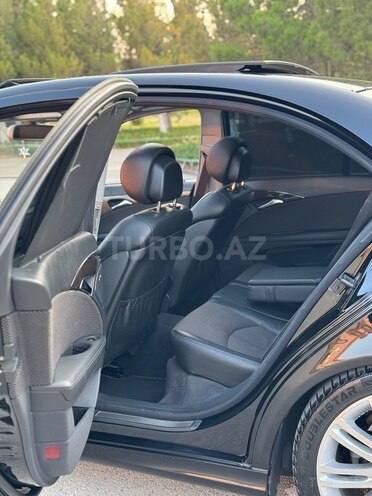 Mercedes E 280-8