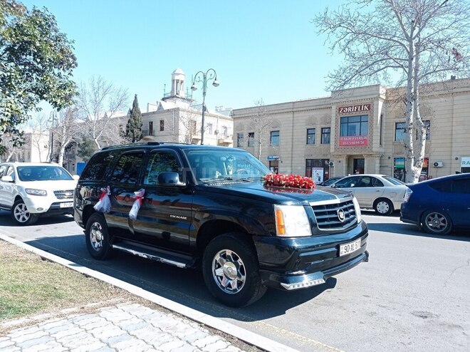Cadillac Escalade 2006, 137,000 km - 3.2 l - Göygöl