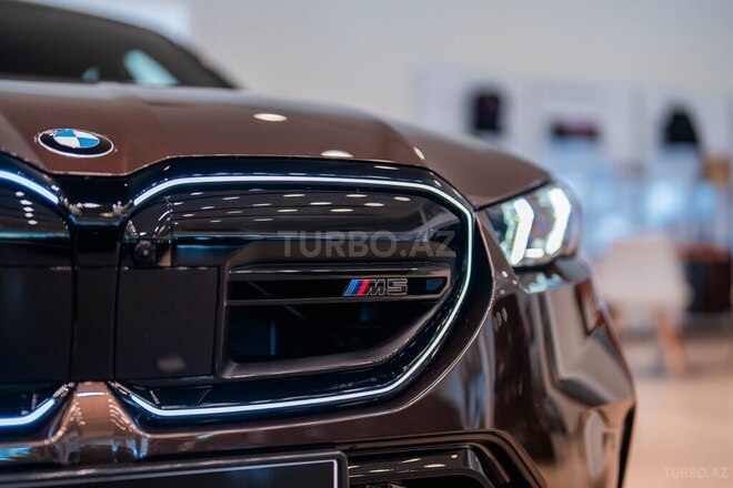 BMW M5-8