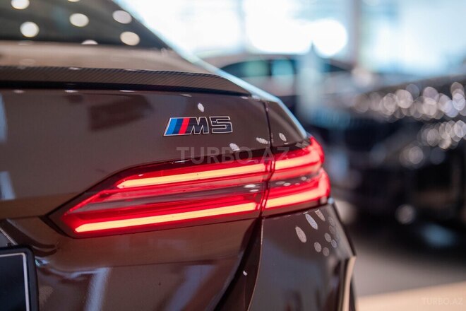 BMW M5-12