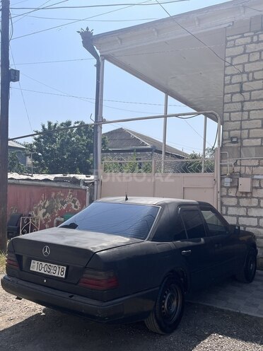 Mercedes E 250 1987, 276,000 km - 2.5 l - Qazax