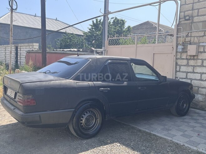 Mercedes E 250 1987, 276,000 km - 2.5 l - Qazax