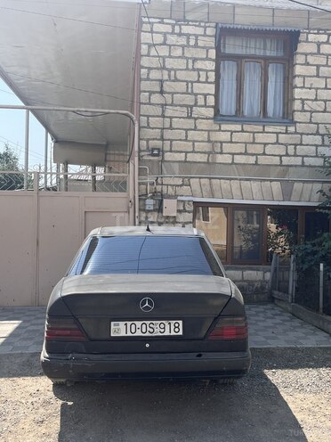 Mercedes E 250 1987, 276,000 km - 2.5 l - Qazax